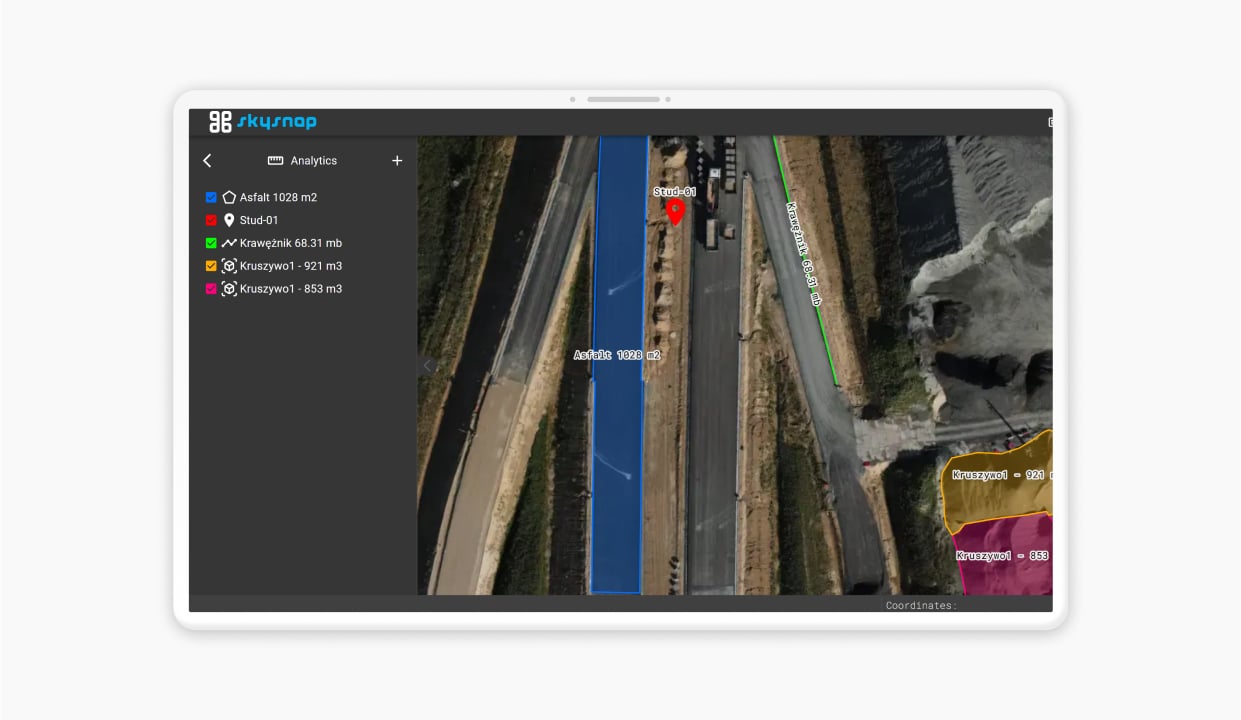 SkySnap – road construction analysis with marked asphalt surface, curbs, and aggregate volumes on aerial map